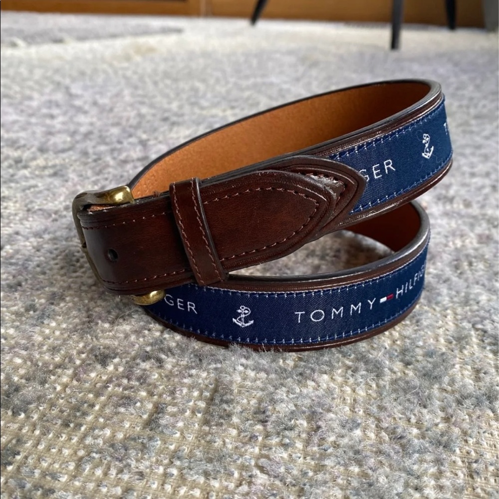 EUC L Tommy hilfiger belt kids